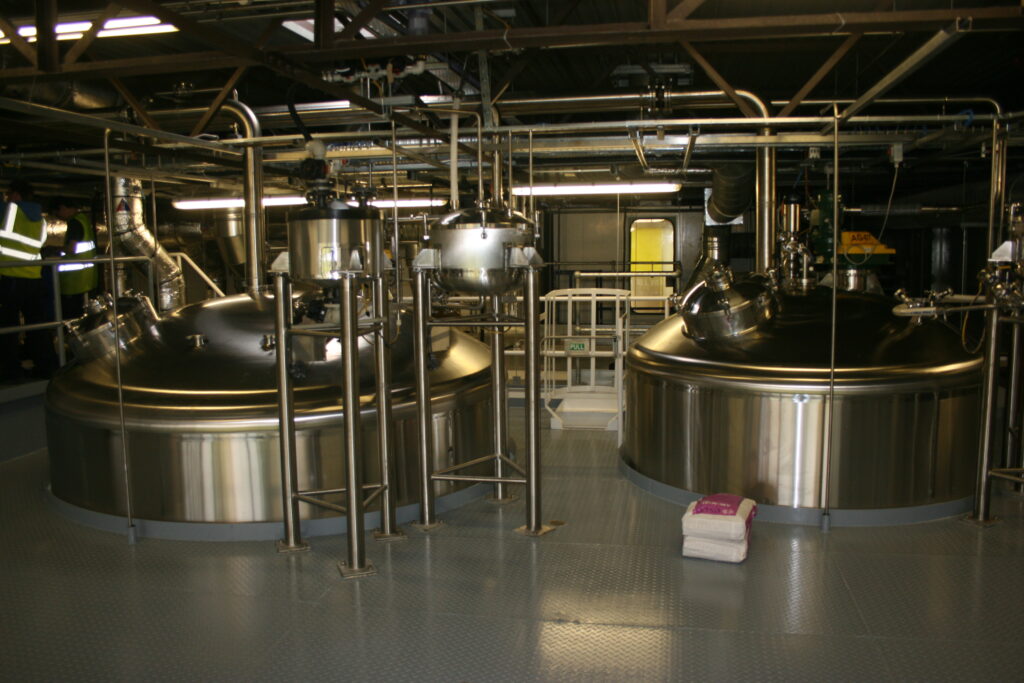 J-161 BAXTER HEALTHCARE 6 NO 50 LITRE AND 100L VESSELS INCLUDING OUR MAIN VESSELS